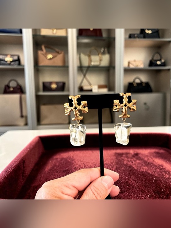 Tory Burch Jewelry - Tory Burch NWT Authentic luxury runway couture RARE logo resin drop earring